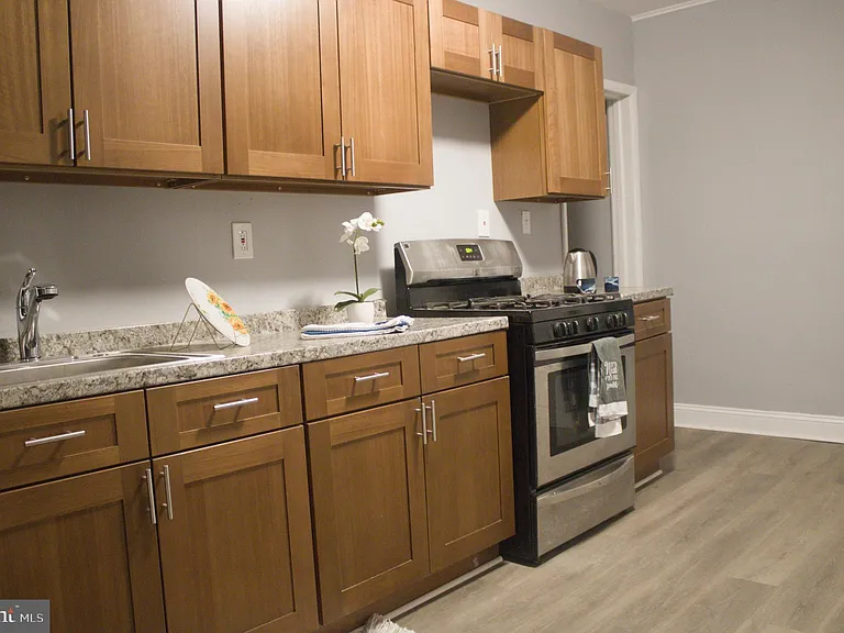 936 Carteret Ave — Photo 13