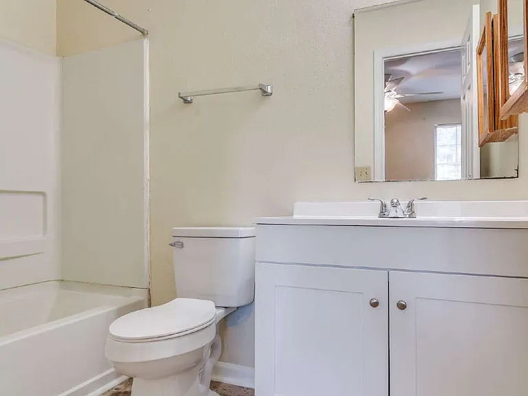 840 W Georgia St #B — Photo 13