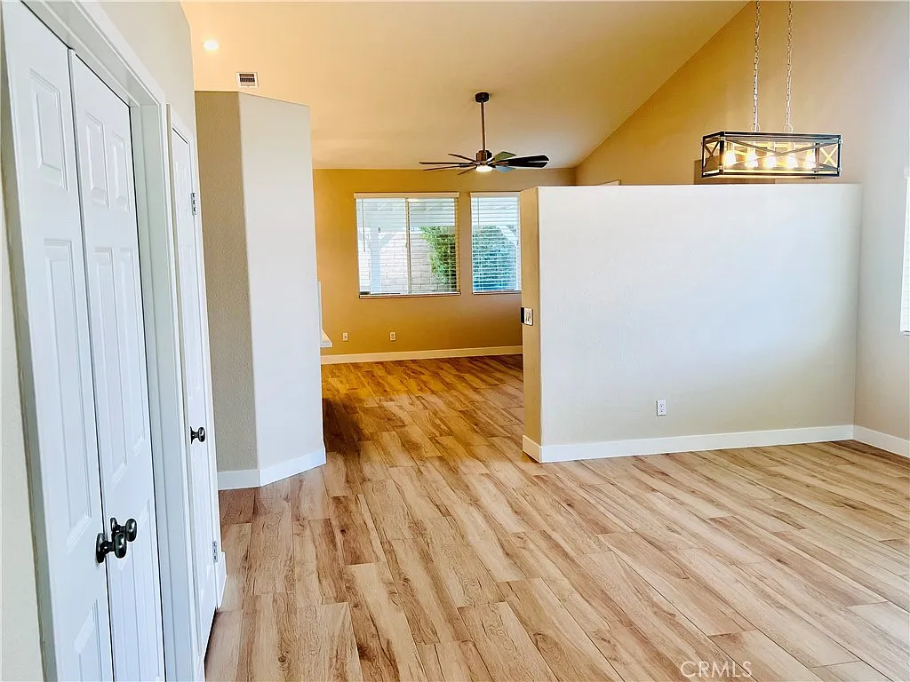 4 bed, 1868 sqft, $4,250 — Photo 3