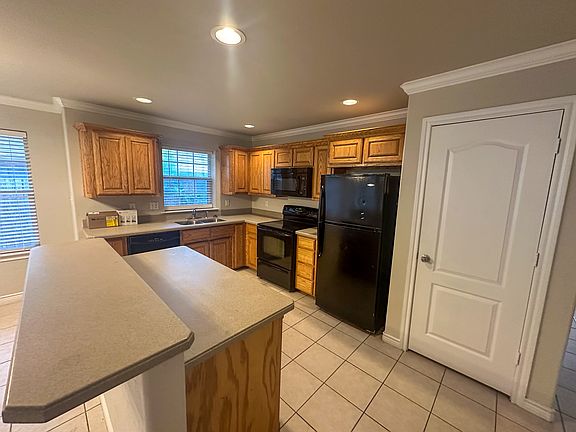 2nd image of 1713 Park Pl