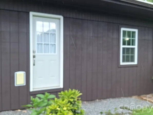 126 21st Ave NW, Hickory, NC 28601