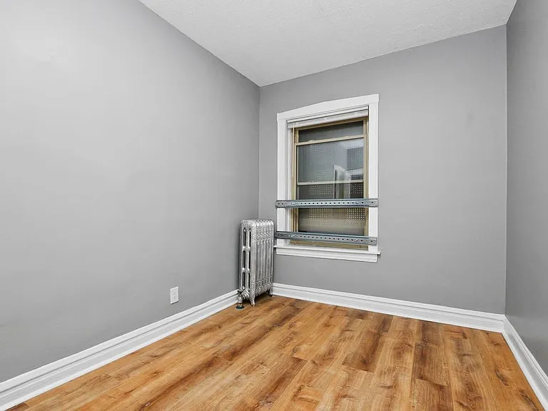 7556-58 S. Calumet Ave. / 320-28 E 76th St. — Photo 2