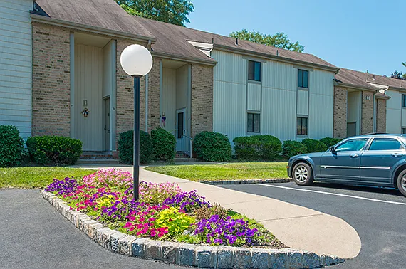 Village Green Apartments — Photo 41