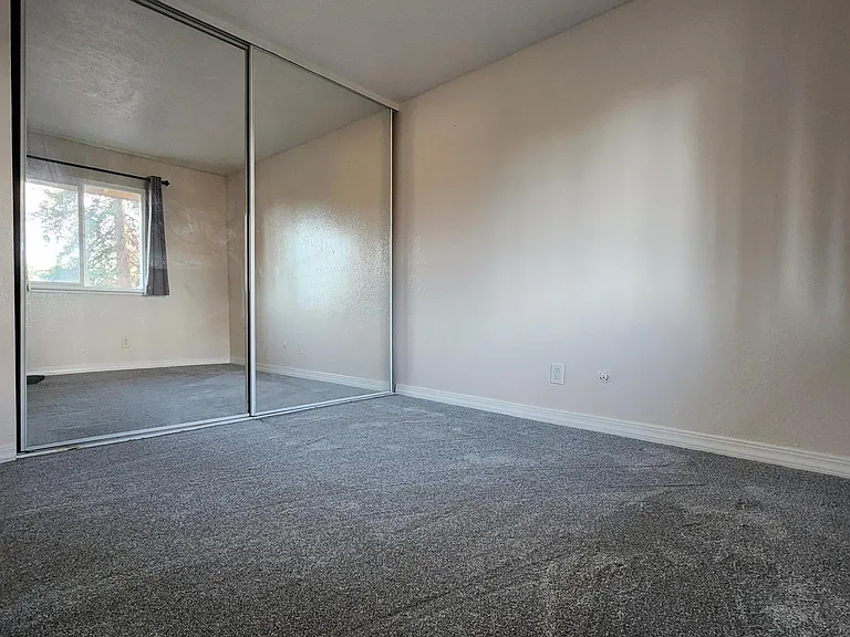 1540 Parkwood Pl — Photo 6