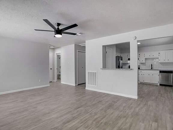 2nd image of 12621 Veterans Memorial Dr #B