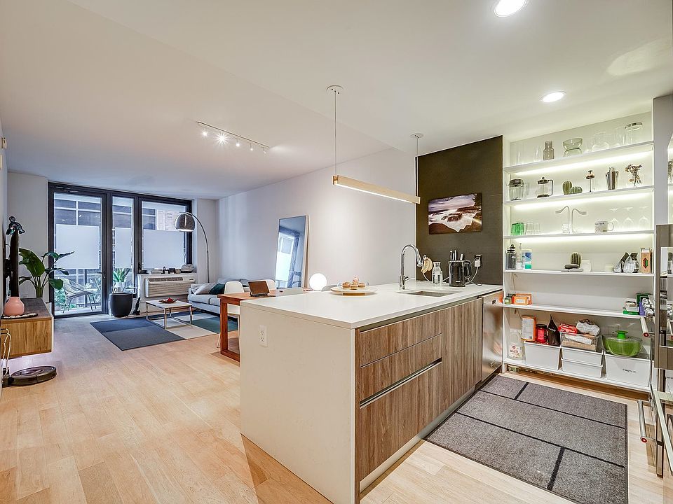 1st image of 160 1st St #610