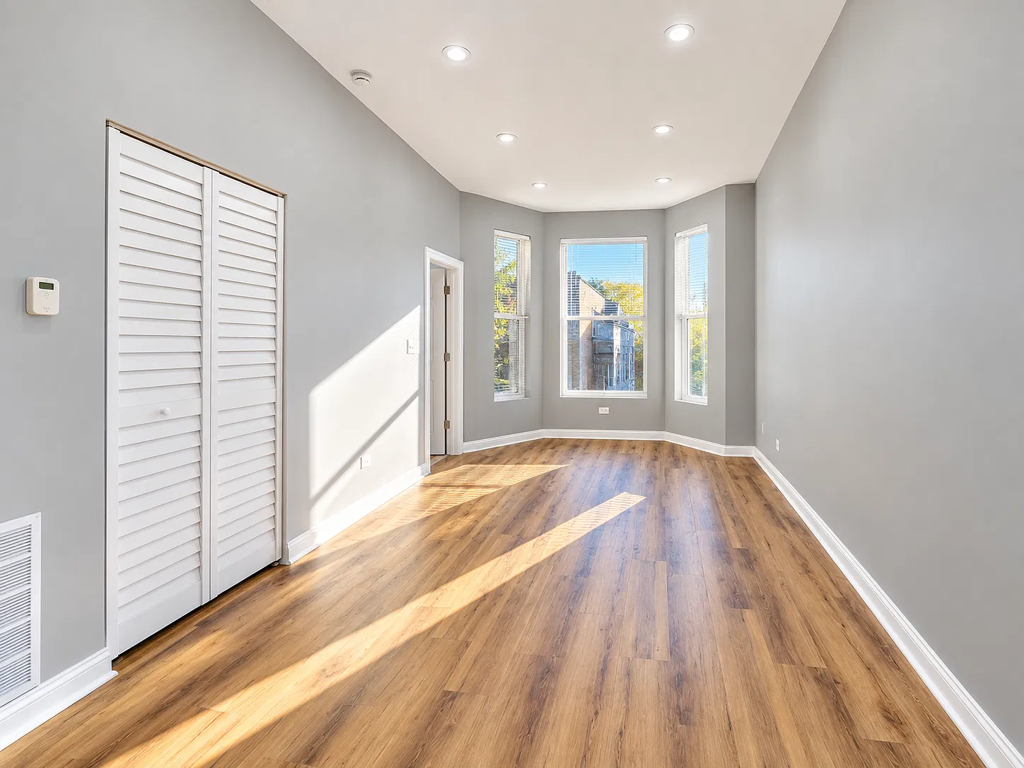 3 bed, 1080 sqft, $2,000 — Photo 4