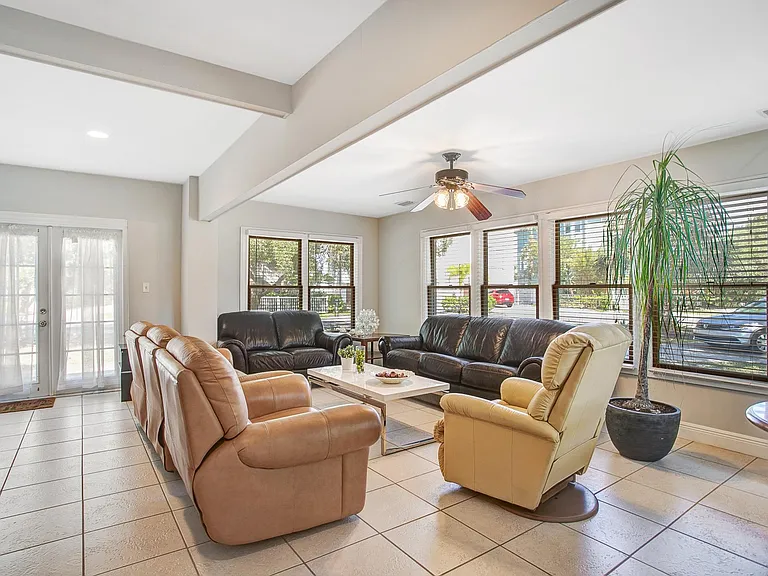 6507 S Bayshore Blvd — Photo 3
