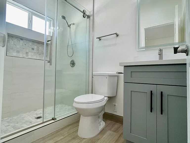 4747A Hazelbrook Ave — Photo 2