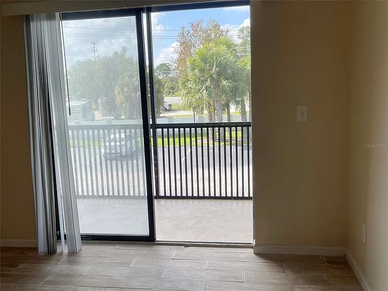 1122 S Pine Ridge Cir #1122 — Photo 3