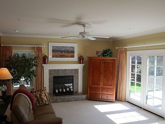 5th image of 216 Lorraine Ct