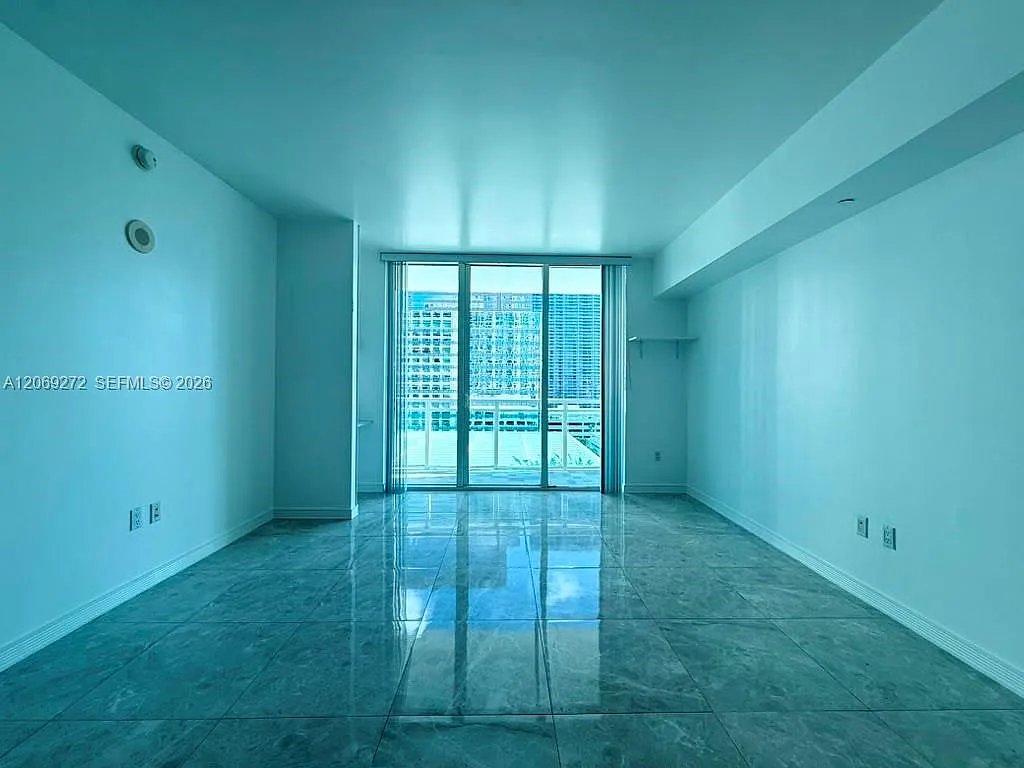 950 Brickell Bay Dr — Photo 2