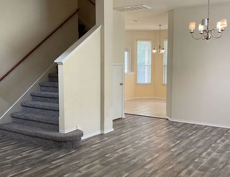 4302 Cessnock Dr — Photo 9