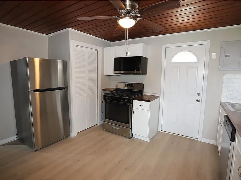 305 Chestnut St — Photo 18