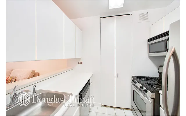 Rented by Douglas Elliman | media 13