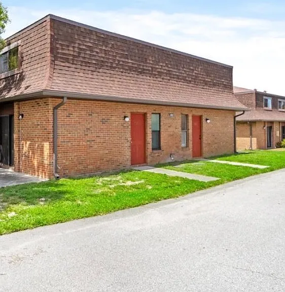 4618 Overlook Dr NE — Photo 1