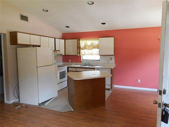 4th image of 465 37th Ave