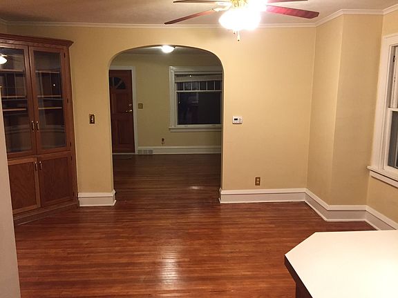 3rd image of 810 E Wood St