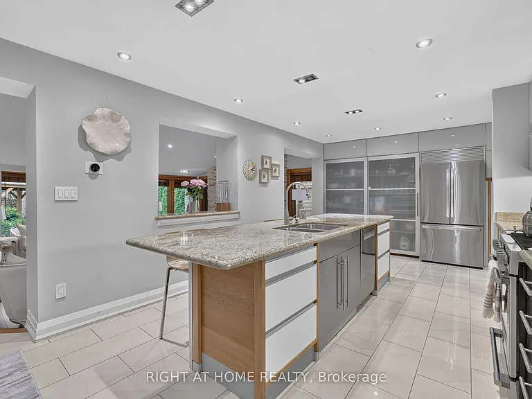 35 Brightbay Cres — Photo 10