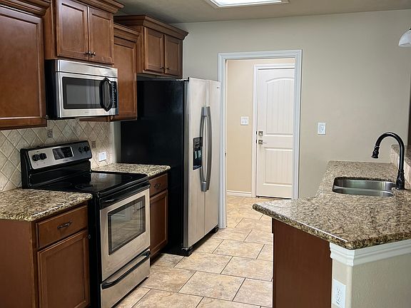 5th image of 6673 Westwood Village Dr