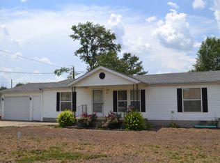 409 S Walnut St, Sandoval, IL 62882