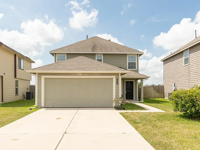 19419 Plantation Maple Dr — Photo 1