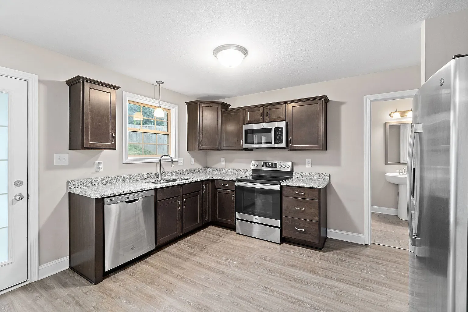 3 bed, 2.5 bath, 1582 sqft, $2,325 — Photo 3