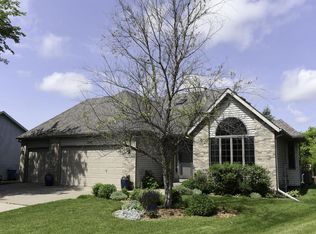 2245 Ide Ct, Saint Paul, MN 55109