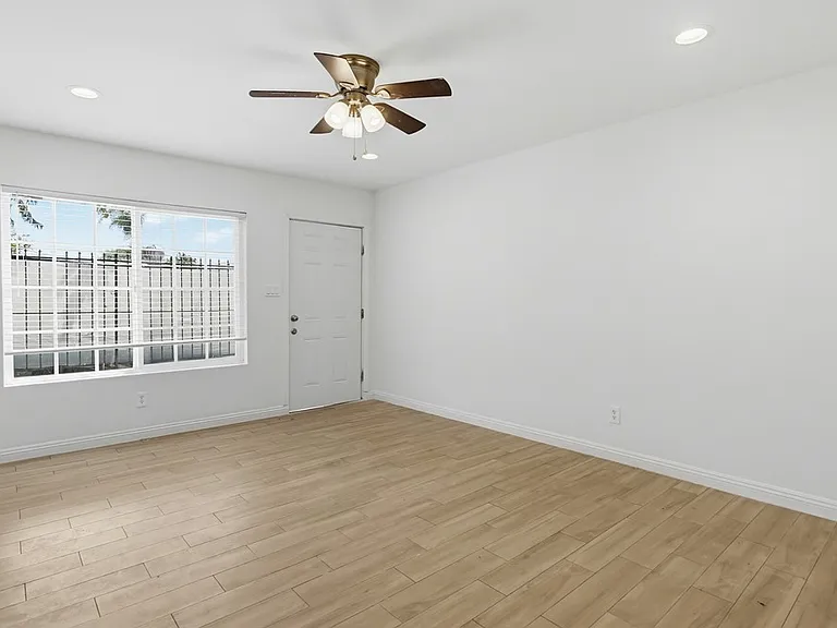 4253 1/2 Altadena Ave #1/2 — Photo 13