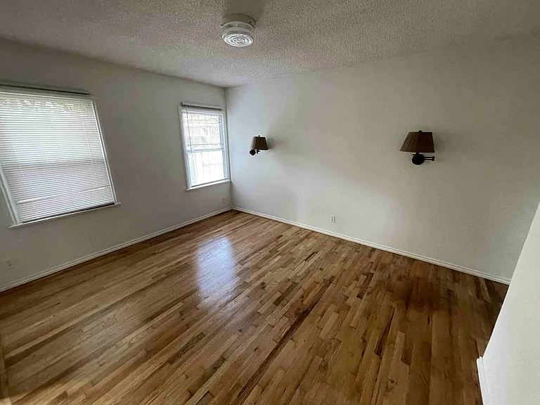 2946 S Beverly Dr — Photo 11