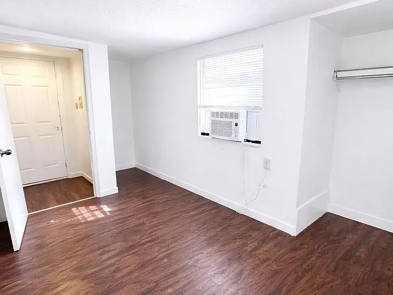 507 W Baker St #1 — Photo 8