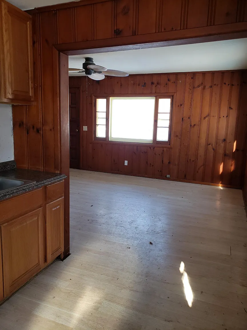 828 Hawthorne Ave photo 1