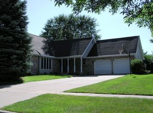 1007 N Cambridge Ct, Waunakee, WI 53597