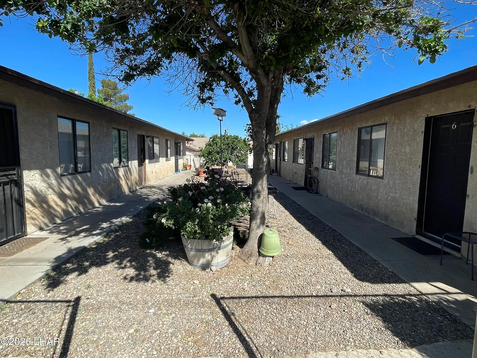 2 bed, 1.0 bath, 2285 sqft, $995 — Photo 2