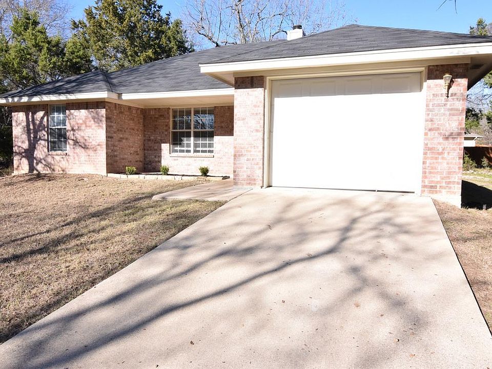1st image of 4 Dogwood Ct