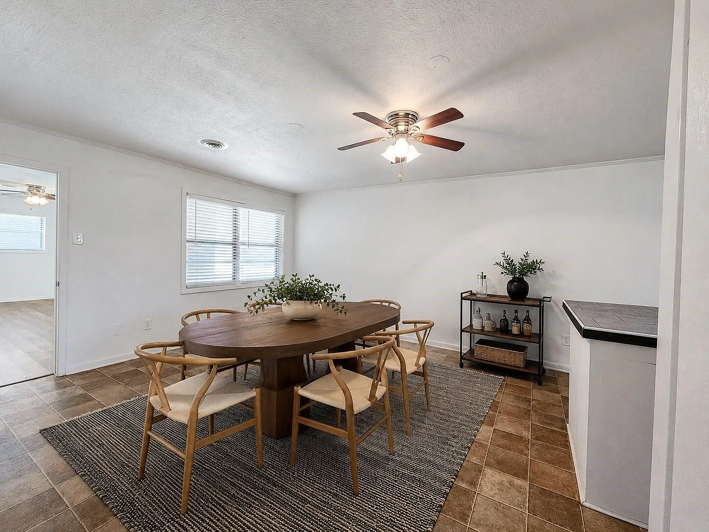 3 bed, 2.0 bath, 1548 sqft, $1,750 — Photo 3