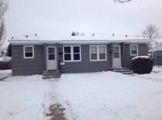 1007 Park Dr, Grand Forks, ND 58201