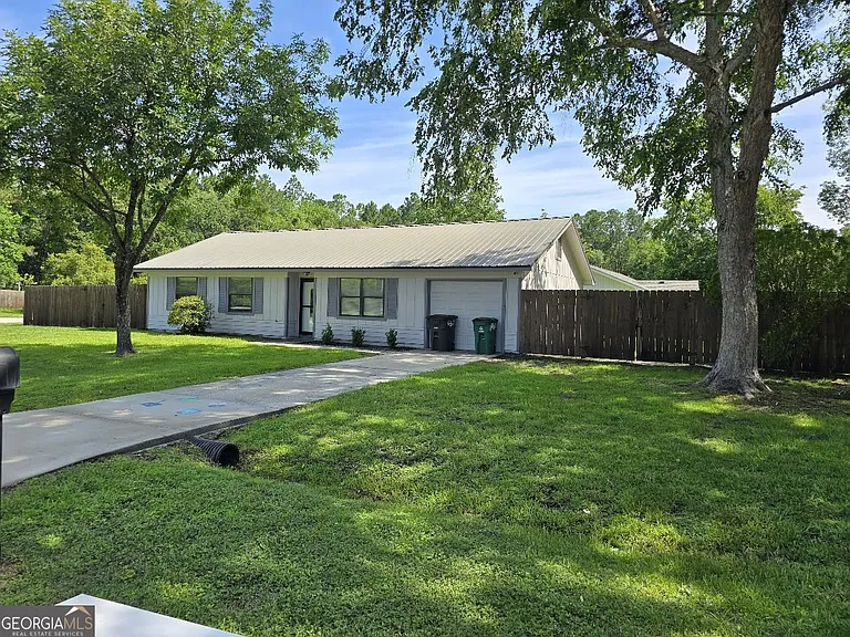 1001 Regal Rd — Photo 6