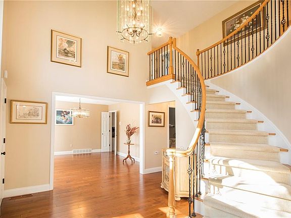 3rd image of 428 Windward Way