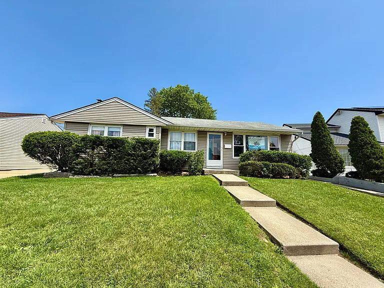 865 Prescott St — Photo 1