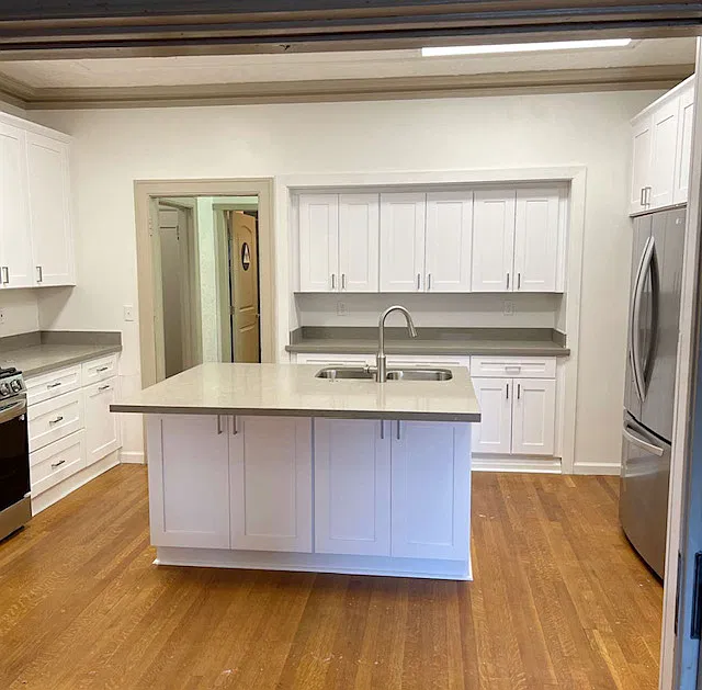 9 bed, 3.5 bath, $12,400 — Photo 3