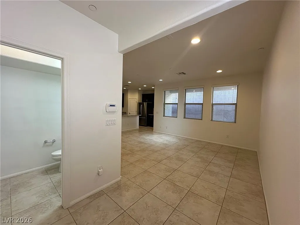 3 bed, 2.5 bath, 1447 sqft, $2,050 — Photo 3