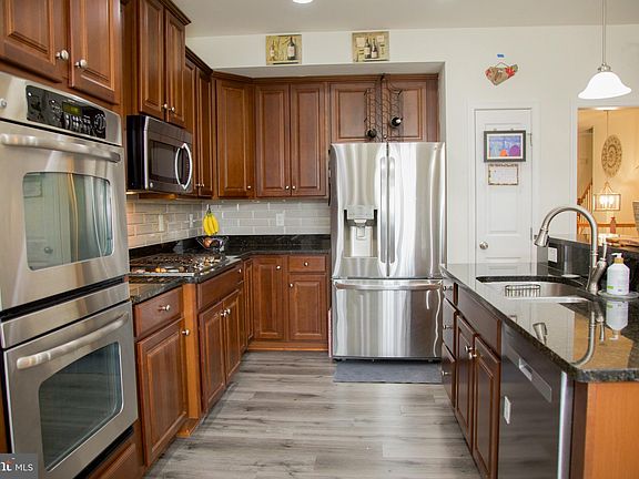 4th image of 2631 Eastbourne Dr