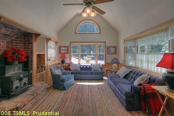 3rd image of 2865 Lake Terrace Ave