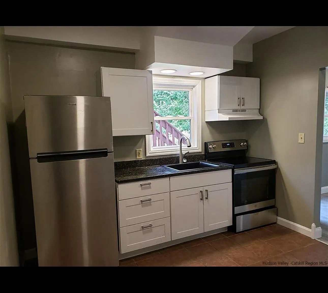 2 bed, 820 sqft, $1,800 — Photo 1