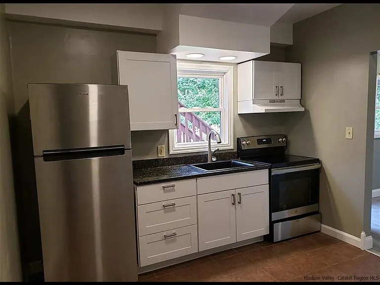 143 Broadway #B — Photo 1