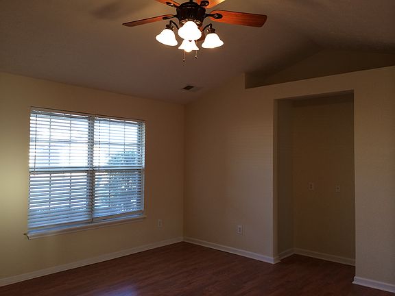 5th image of 112 Wesley Ct