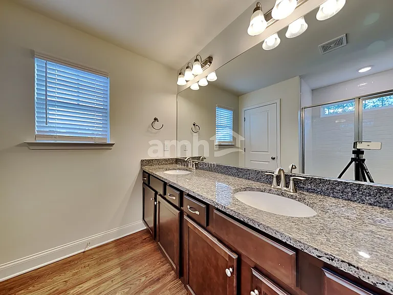 317 Bourne St — Photo 17