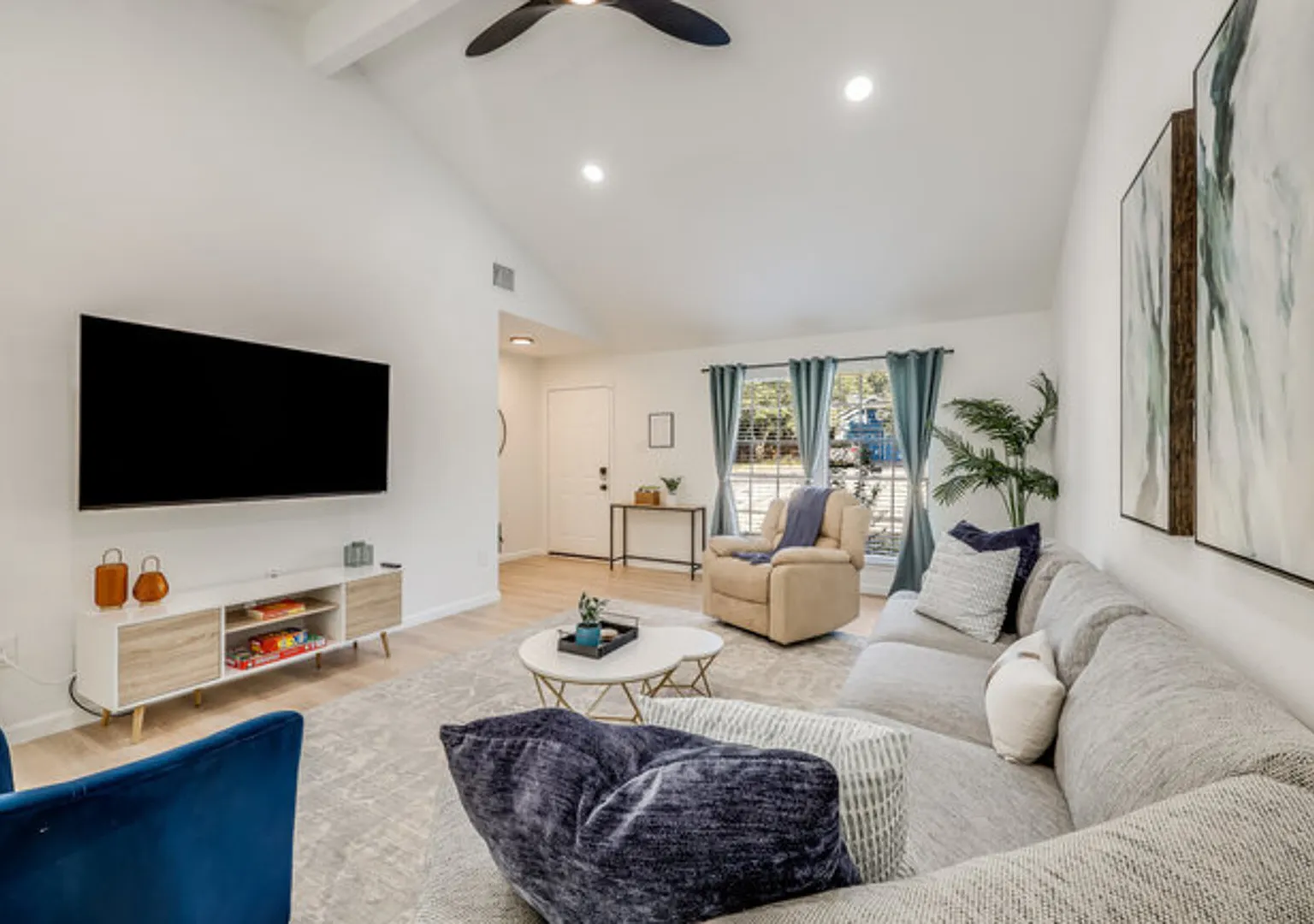 Family Friendly 4 bedroom home; minutes from everything in Austin! — Photo 1
