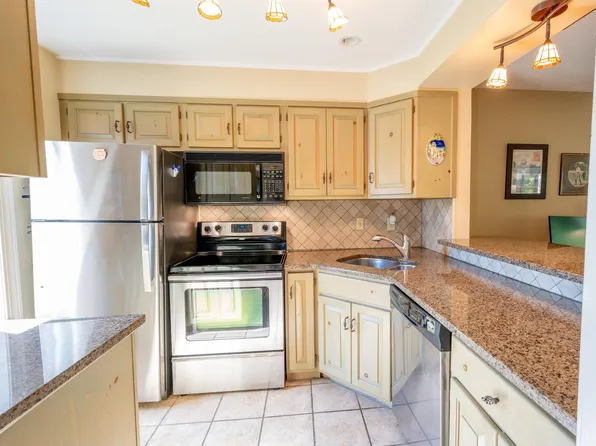 355 Lyman Bacheller Road #B, Hartford, VT 05059